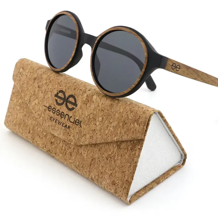 Lunettes en bois CARTNEY rondes avec verres polarisés et monture élégante en bois multicolore.