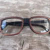 Lunettes en bois KALYSPOS avec charnières flexibles, adaptées à toutes corrections.