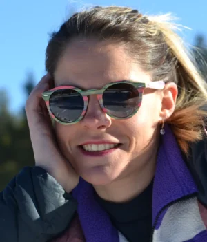 Lunettes de soleil en bois Spector Multicolore, dotées d'une monture originale aux teintes variées et de verres polarisés UV400 offrant une protection optimale.