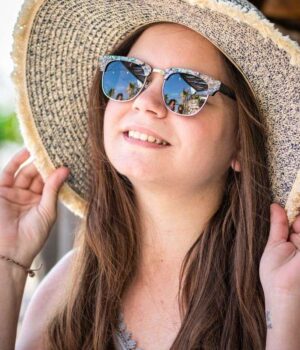 Lunettes Clubmaster en bois Classic 211 AE, monture légère et design raffiné.