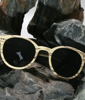 Lunettes solaire femme en bois White Ice avec étui en liège - Design éco-responsable et protection UVA400.