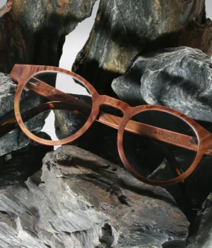 Présentation de la monture intemporelle des lunettes Paul Optic 3, un style classique et responsable pour femme.