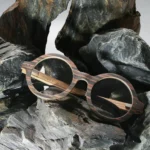 Bois de Palissandre utilisé pour les montures OCEANIA, soulignant la qualité et la durabilité des matériaux.