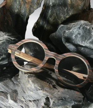 Bois de Palissandre utilisé pour les montures OCEANIA, soulignant la qualité et la durabilité des matériaux.