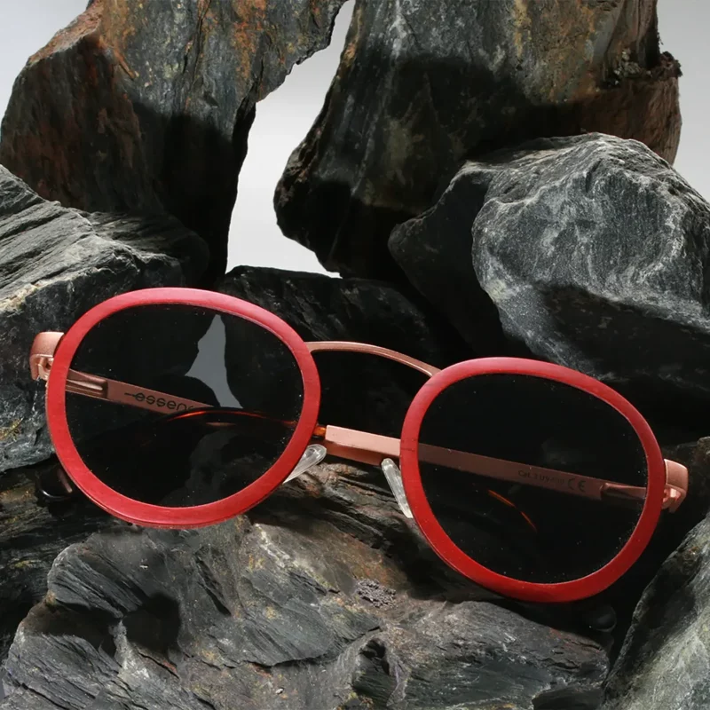 Image des verres polarisés de catégorie 3 des STONES RED, capturant leur capacité à réduire les reflets.