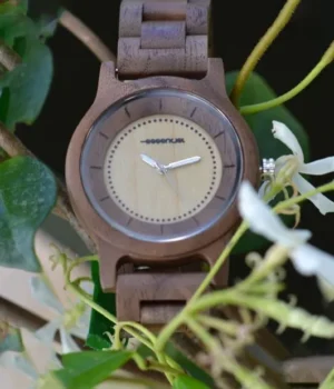 Cadran bicolore de la montre Leonardo en bois