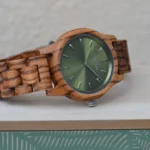 Cadran vert métallique avec index argentés de montre Zébrano