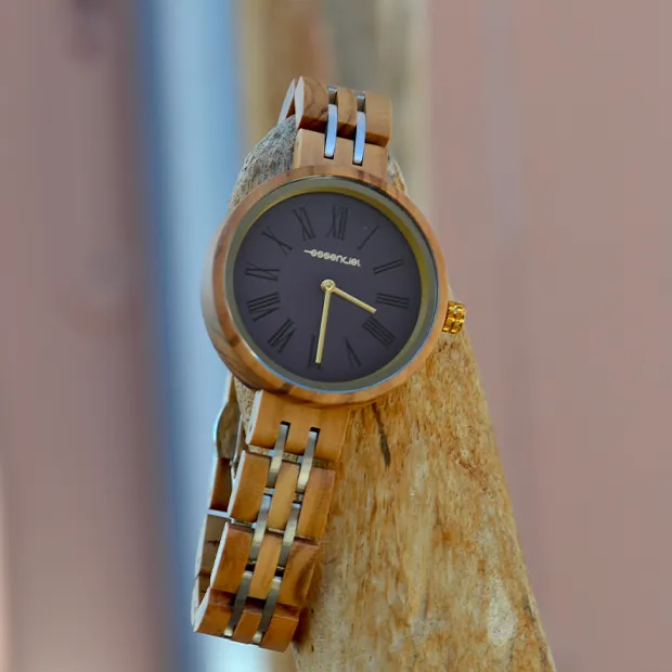 Vue détaillée du bracelet interchangeable de la montre Katia, soulignant la flexibilité de style qu'il offre.