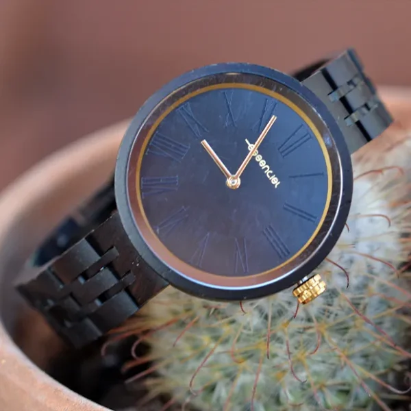 Montre femme minimaliste en ébène Katia avec cadran concave et chiffres romains.