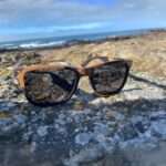 Lunettes bicolores avec des verres polarisés de catégorie 3 offrant une protection UVA/UVB idéale pour des journées ensoleillées.