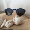 Clapton Bleu, des lunettes en bois multicolore parfaitement adaptées pour une journée à la plage ou une escapade en montagne.