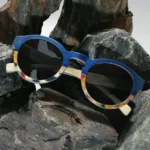 Lunettes en bois Clapton Bleu, édition limitée, idéales pour les formes de visage en cœur.