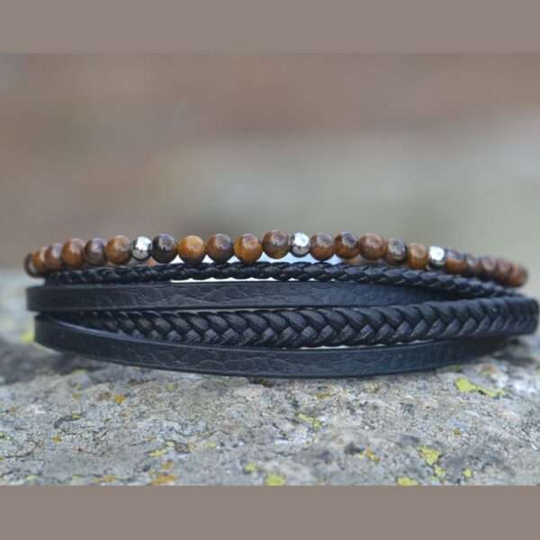 Bracelet multi-rangs pour homme en cuir noir avec pierres naturelles d'œil de tigre.