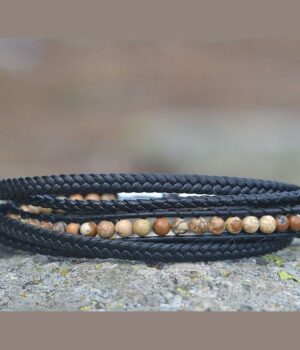 Bracelet homme multi-rangs en cuir noir avec des pierres naturelles de jaspé Tero, élégant et artisanal.
