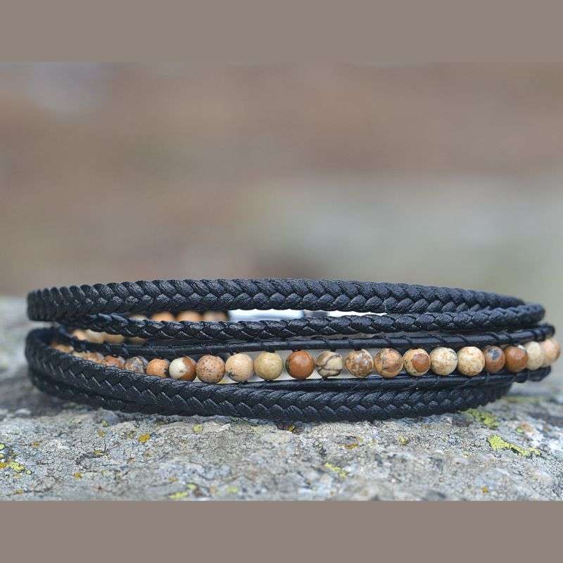 Bracelet homme multi-rangs en cuir noir avec des pierres naturelles de jaspé Tero, élégant et artisanal.