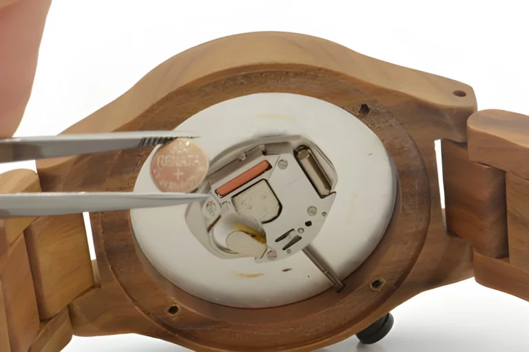 remplacement pile montre en bois