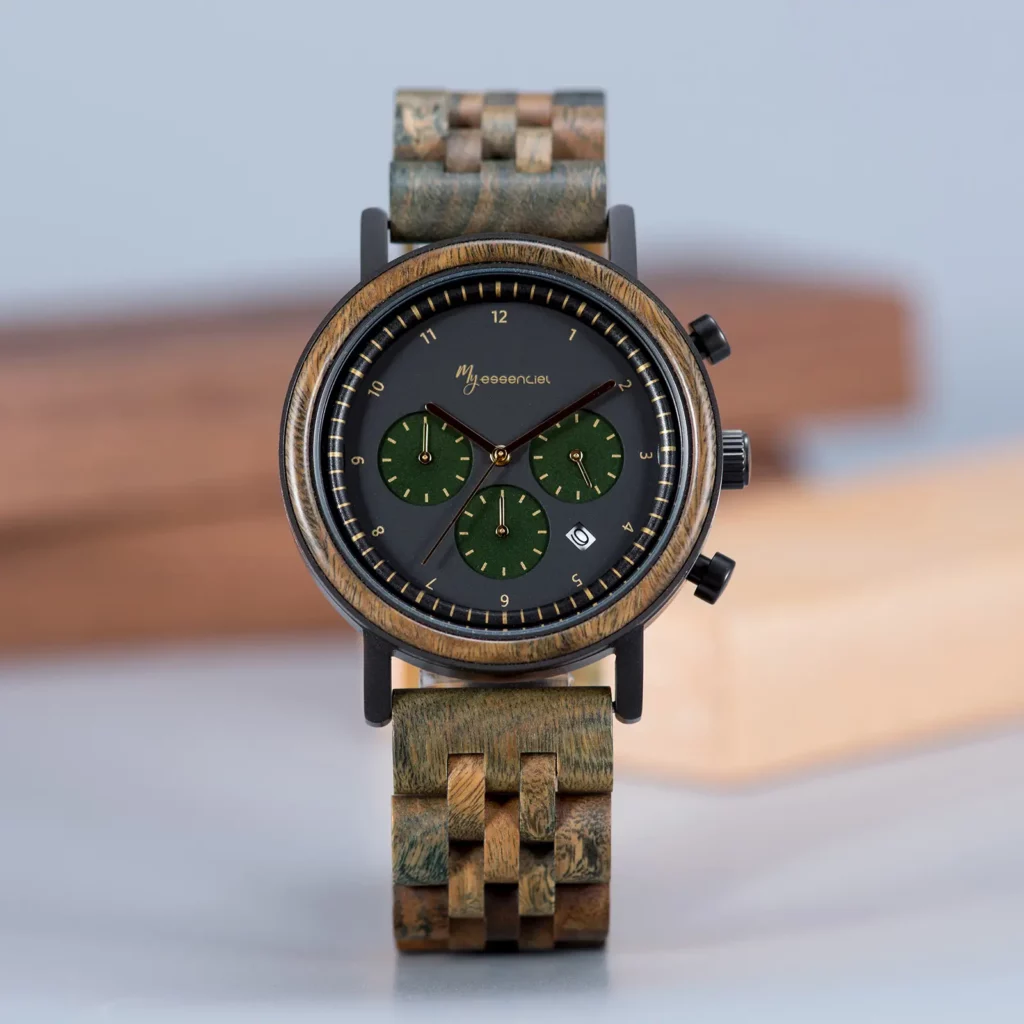 Montre en bois Imperium livrée dans un coffret en bois naturel, parfaite pour un cadeau intemporel.