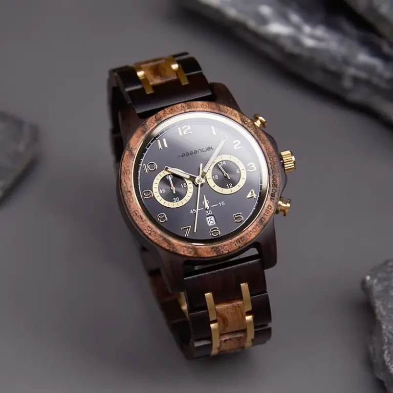 Montre homme en bois Kryos, idéale pour un style élégant et durable alliant artisanat et écologie.