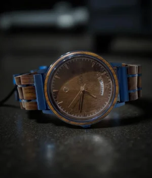 Alternative view of Montre homme bois fond noyer Kairos