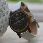 Bracelet homme en cuir blanc souple, style épuré et contemporain, assorti à la montre Blue Moon.