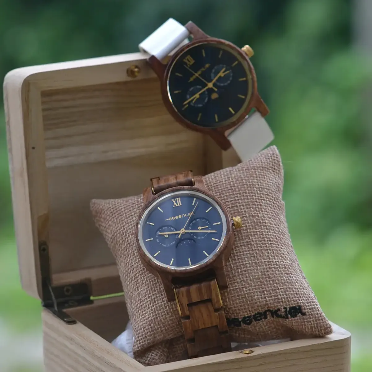 Idée cadeau originale pour homme : montre bois et bracelet blanc dans coffret éthique et design.