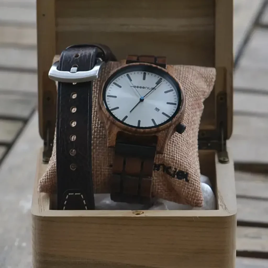 Montre homme bois zebrano Metro7 avec cadran argenté, design moderne et authentique, full bois naturel.