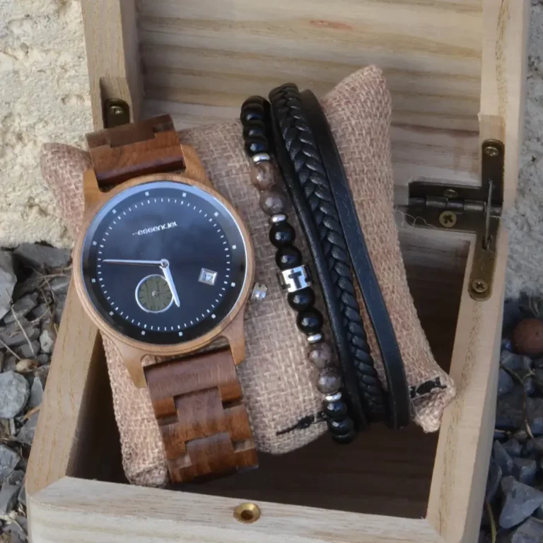 Idée cadeau homme originale avec accessoires en bois, cuir et pierre, style marin moderne et éthique, parfait pour toute occasion.