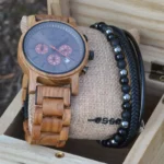 Montre homme en bois modèle Everest avec chronomètre intégré, cadran sport et finition zébrée, accessoire naturel et élégant pour un style affirmé.