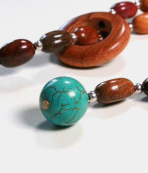 Alternative view of Collier bois et Turquoise - Isia
