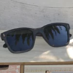 Monture durable en ébène Curtis Black, idéale pour les visages ovales et ronds.