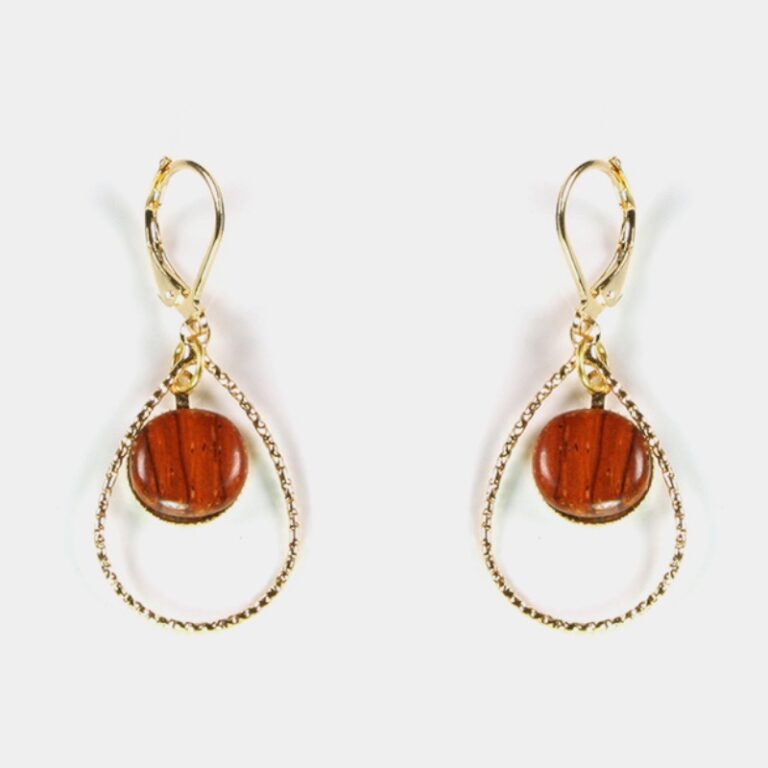 Fermoirs dormeuses des boucles Maëlle, garantissant un maintien sécurisé et un confort optimal au quotidien.