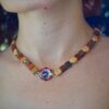 Collier tendance en bois multicolore Ava avec chaîne ajustable en métal argenté