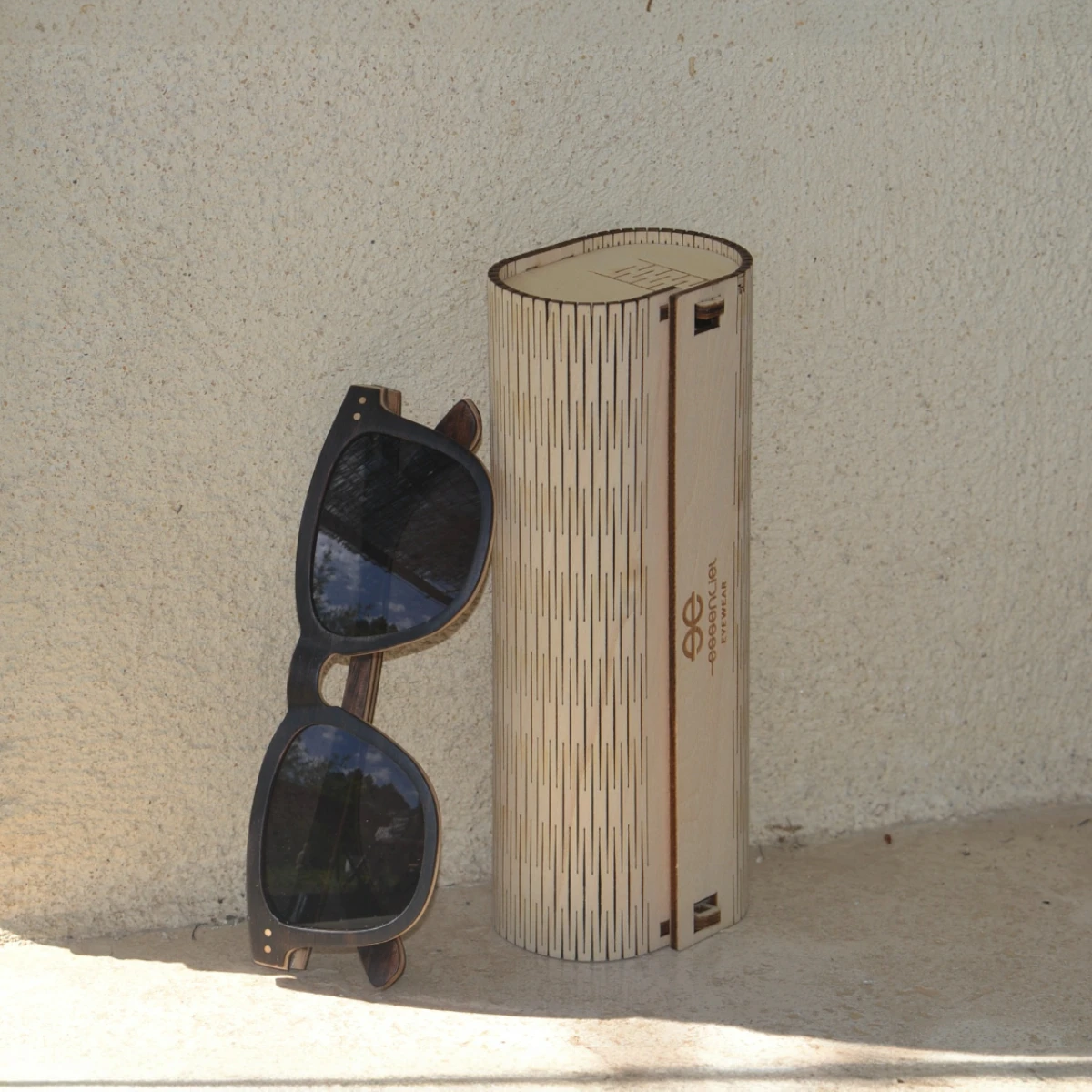 Lunettes soleil en bois Douglas-Black – Image 2