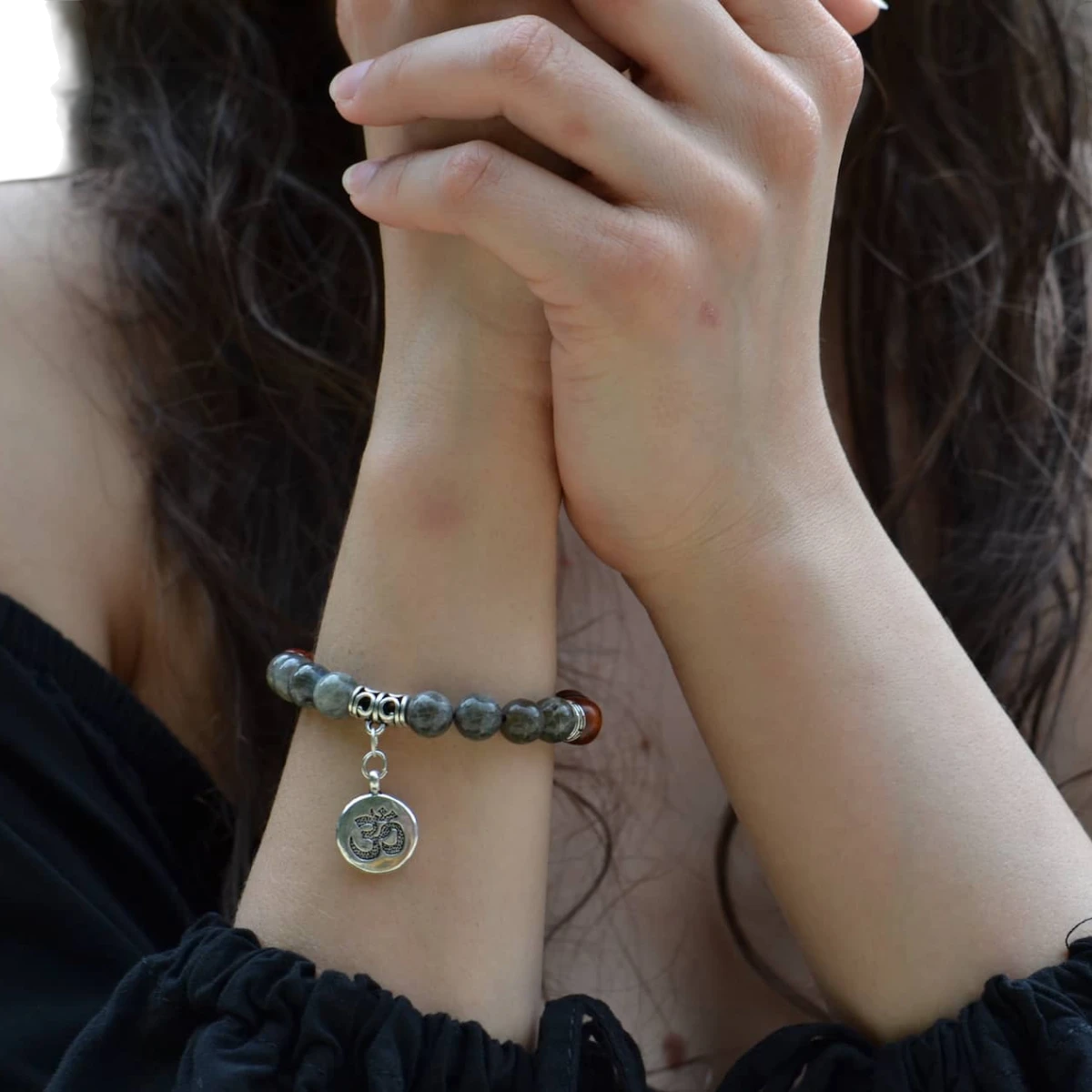 Bracelet méditation bois et labradorite Caro – Image 2